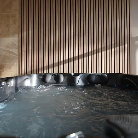 Fraissinet - Acces Espace Detente Pour Toutes Les Sauf La Cocon Qui A Son Jacuzzi Prive Saint-Jean-de-Valériscle